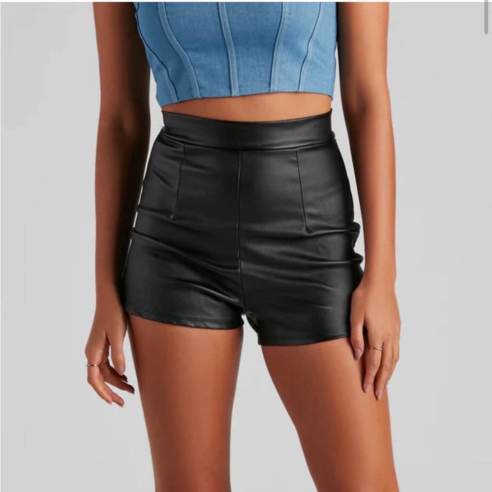 Windsor Black High Waist Coated Faux Leather Shorts 🖤 NWT